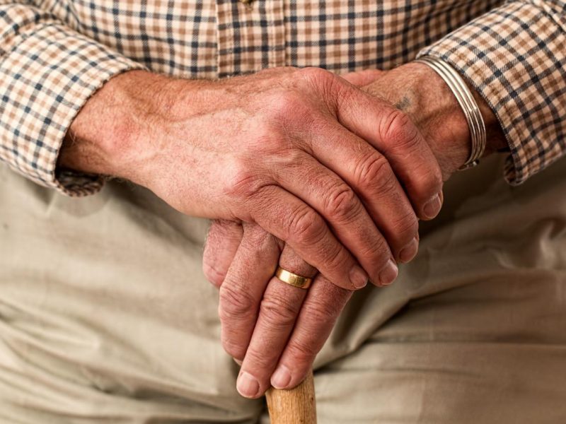 Les avantages de l’ostéopathie pour les personnes âgées